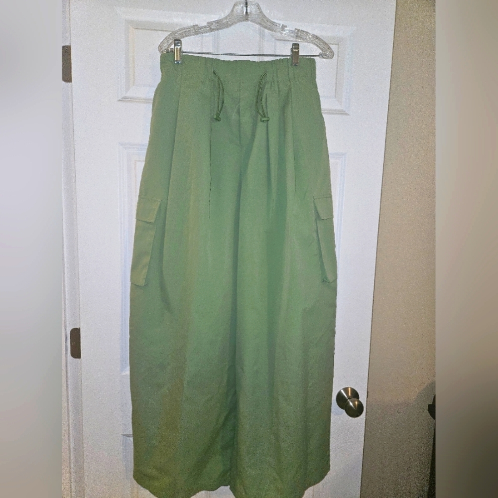 Green Women's Extra Wide Leg Pants